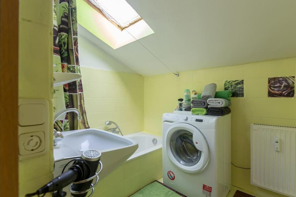 Lovely Spacious 3Room Loft Under Roof-100M2-Touristarea Rauth エクステリア 写真